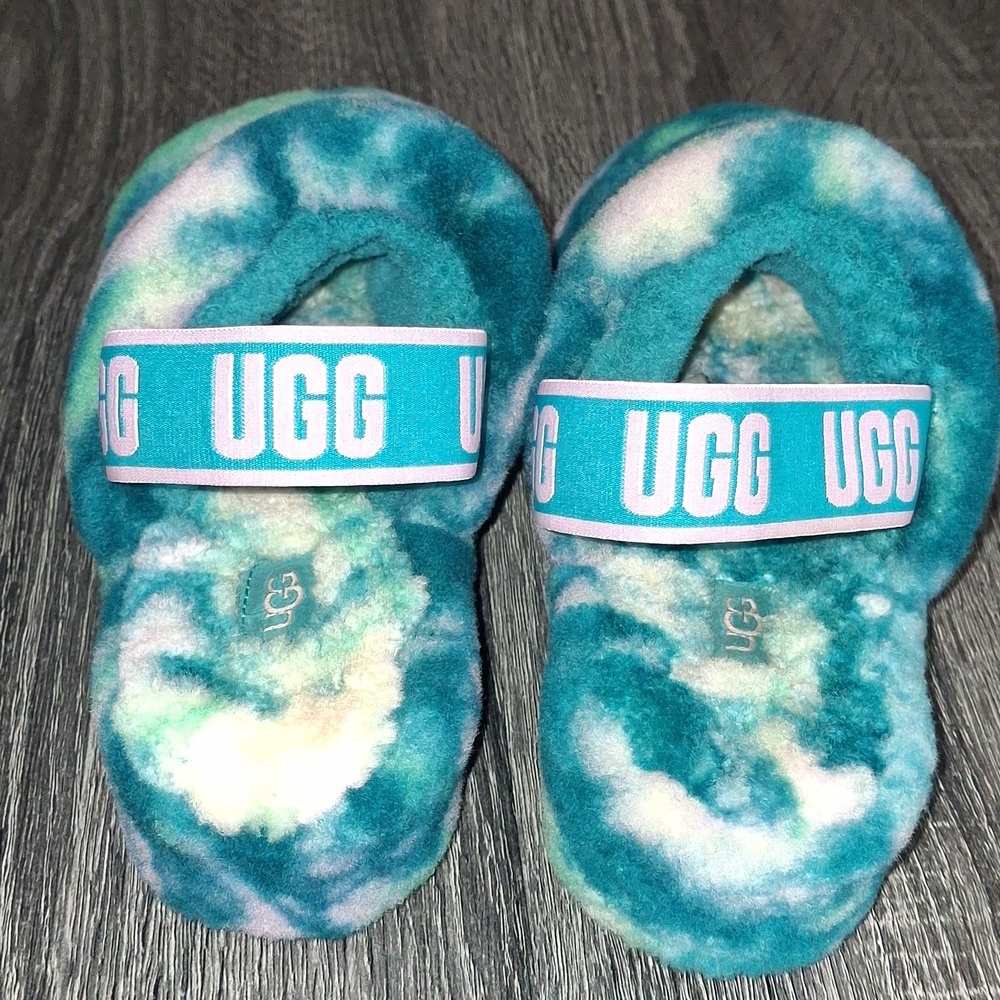 UGG- FLUFF YEAH Slides- W Sz 7 - Picture 4 of 7